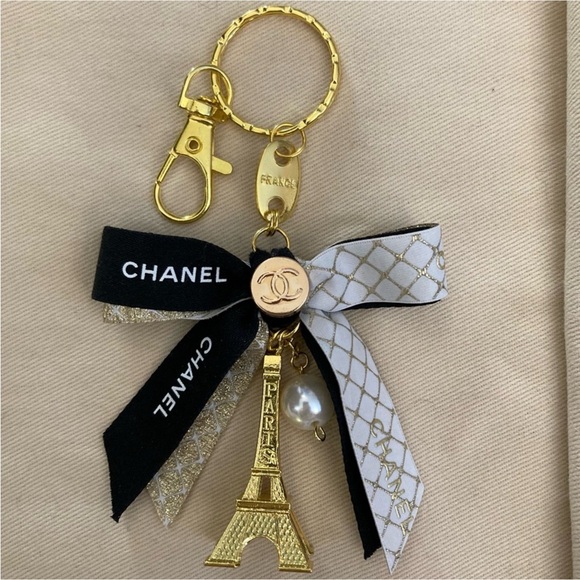 Chanel Gift Wrapping Ribbons on Keychain - Picture 7 of 7